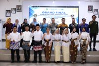 Foto bersama para finalis Grand Final Pemilihan Duta Pepelingasih (Pemuda Peduli Lingkungan Asri dan Bersih) Kabupaten Tanah Bumbu Tahun 2026 usai kegiatan yang digelar di Gedung Kapet, Minggu (05/07/2026).