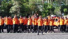 Personel BPBD Kabupaten Tanah Bumbu mengikuti Apel Kesiapsiagaan Menghadapi Bencana Kebakaran Hutan dan Lahan (Karhutla) Provinsi Kalimantan Selatan Tahun 2026 di Banjarbaru, Senin (06/07/2026).