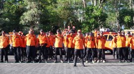 Personel BPBD Kabupaten Tanah Bumbu mengikuti Apel Kesiapsiagaan Menghadapi Bencana Kebakaran Hutan dan Lahan (Karhutla) Provinsi Kalimantan Selatan Tahun 2026 di Banjarbaru, Senin (06/07/2026).