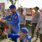 Kapolres Tanah Bumbu AKBP Novy Adi Wibowo meninjau langsung kesiapan peralatan penanggulangan kebakaran hutan dan lahan (Karhutla) usai memimpin Apel Kesiapsiagaan Karhutla Tahun 2026 di Lapangan Apel Polres Tanah Bumbu, Rabu (22/07/2026).