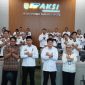 Foto bersama narasumber, Asisten Bidang Administrasi Umum Setda Tanah Bumbu M. Yamani, Kepala Diskominfosp Tanah Bumbu Al Husain Mardani, serta peserta Bimbingan Teknis (Bimtek) Penanganan Web Defacement di Ruang Rapat Mahligai Iman, Kantor Bupati Tanah Bumbu, Batulicin, Rabu (29/07/2026).