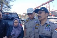 Wakil Ketua Komisi III DPRD Tanah Bumbu, I Wayan Sudarma, menegaskan pengendalian debu batu bara harus menjadi komitmen yang dijalankan setiap hari, bukan hanya saat ada pengawasan, usai sidak di kawasan operasional PT BIB, Pelabuhan Bunati, Kecamatan Angsana, Jumat (31/07/2026).