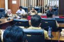 Badan Anggaran DPRD Tanah Bumbu bersama Tim Anggaran Pemerintah Daerah (TAPD) menggelar rapat finalisasi pembahasan KUA-PPAS Tahun Anggaran 2027 di ruang rapat DPRD Tanah Bumbu, Selasa (04/08/2026).