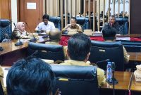 Badan Anggaran DPRD Tanah Bumbu bersama Tim Anggaran Pemerintah Daerah (TAPD) menggelar rapat finalisasi pembahasan KUA-PPAS Tahun Anggaran 2027 di ruang rapat DPRD Tanah Bumbu, Selasa (04/08/2026).