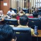 Badan Anggaran DPRD Tanah Bumbu bersama Tim Anggaran Pemerintah Daerah (TAPD) menggelar rapat finalisasi pembahasan KUA-PPAS Tahun Anggaran 2027 di ruang rapat DPRD Tanah Bumbu, Selasa (04/08/2026).