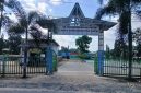 Tampak depan kompleks SD Muhammadiyah dan SMKS Muhammadiyah Al-Audah di Kecamatan Satui, Kabupaten Tanah Bumbu. SMKS Muhammadiyah Al-Audah Satui saat ini tengah menjalani program revitalisasi sarana dan prasarana melalui bantuan Kemendikdasmen senilai lebih dari Rp1 miliar.