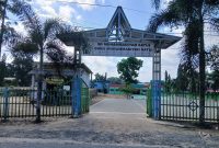 Tampak depan kompleks SD Muhammadiyah dan SMKS Muhammadiyah di Kecamatan Satui, Kabupaten Tanah Bumbu. SMKS Muhammadiyah Satui saat ini tengah menjalani program revitalisasi sarana dan prasarana melalui bantuan Kemendikdasmen.