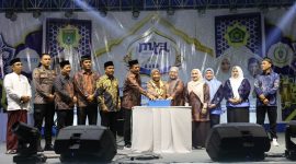 Sekretaris Daerah Tanah Bumbu Yulian Herawati mewakili Bupati Andi Rudi Latif secara simbolis membuka Musabaqah Tilawatil Qur'an Nasional (MTQN) ke-23 tingkat Kecamatan Simpang Empat di Lapangan Polres Lama, Desa Bersujud, Rabu malam, (05/08/2026).