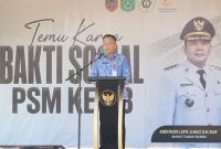 Asisten Perekonomian dan Pembangunan Setda Tanah Bumbu, Eryanto Rais, mewakili Bupati Andi Rudi Latif saat membuka Temu Karya Bhakti Sosial (TKBS) Pekerja Sosial Masyarakat (PSM) Ke-23 Tingkat Provinsi Kalimantan Selatan di Pantai Mattone, Kecamatan Kusan Hilir, Jumat, (31/07/2026).