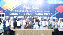 Sebanyak 19 pelaku usaha mikro di Tanah Bumbu menerima sertifikat halal dalam program fasilitasi Pemkab Tanah Bumbu, Jumat (07/08/2026).