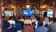Suasana konferensi pers Tanbu Beraksi Run 2026 yang digelar panitia bersama awak media di Tanah Bumbu, Kamis (13/08/2026).