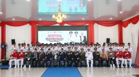 Bupati Tanah Bumbu Andi Rudi Latif mengukuhkan Paskibraka Angkatan 23 Tanah Bumbu Tahun 2026 di Batulicin, Sabtu (15/08/2026).