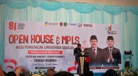 Bupati Tanah Bumbu Andi Rudi Latif membuka rangkaian open house dan MPLS Sekolah Rakyat Terintegrasi 1 Tanah Bumbu, Sabtu (15/08/2026).