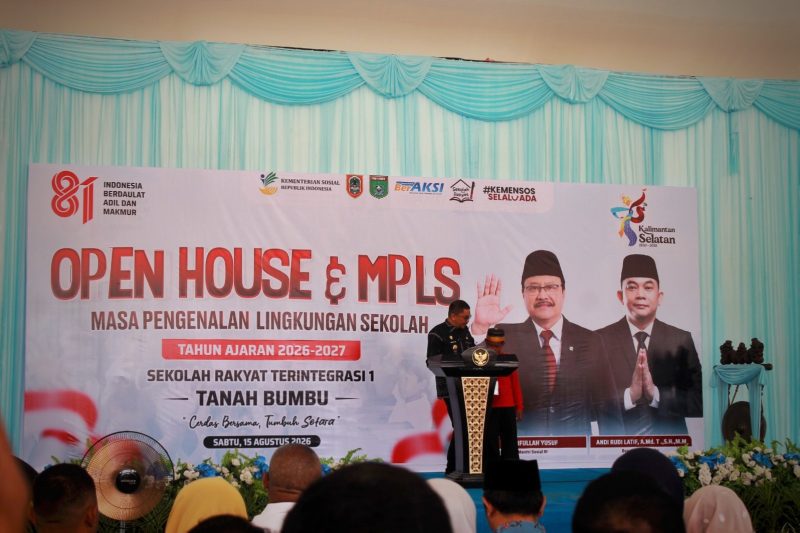 Bupati Tanah Bumbu Andi Rudi Latif membuka rangkaian open house dan MPLS Sekolah Rakyat Terintegrasi 1 Tanah Bumbu, Sabtu (15/08/2026).