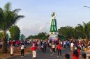 Ratusan warga mengikuti Car Free Day perdana di Jalan Dharma Praja, kawasan Perkantoran Pemkab Tanah Bumbu, Minggu (16/08/2026).