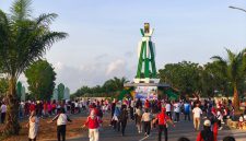 Ratusan warga mengikuti Car Free Day perdana di Jalan Dharma Praja, kawasan Perkantoran Pemkab Tanah Bumbu, Minggu (16/08/2026).
