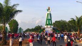 Ratusan warga mengikuti Car Free Day perdana di Jalan Dharma Praja, kawasan Perkantoran Pemkab Tanah Bumbu, Minggu (16/08/2026).