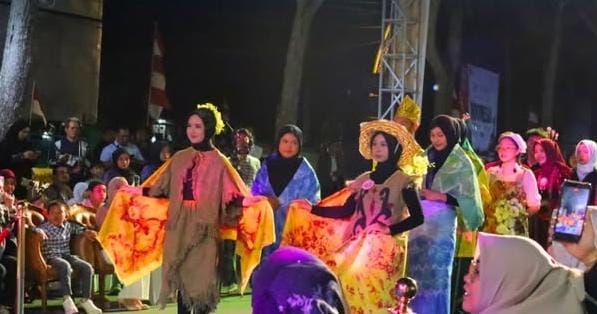 Tala Ethnic Carnival 2026, di Kota Pelaihari, Kabupaten Tanah Laut, Kalimantan Selatan, berlangsung meriah pada Sabtu malam, 15 Agustus 2026