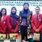 Hj. Dian Rahmat, memberikan edukasi kepada mahasiswa baru Politeknik Negeri Tanah Laut  Seminar Edukasi Perlindungan Perempuan dan Anak Tahun