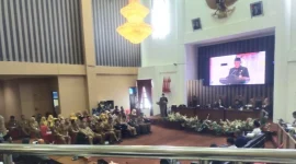 Rapat Paripurna DPRD dengan agenda penyampaian jawaban Bupati atas pandangan umum fraksi-fraksi terhadap Raperda Perubahan Kedua Perda Nomor 1 Tahun 2024 tentang Pajak Daerah dan Retribusi Daerah, di ruang rapat paripurna DPRD Tanah Bumbu, Senin (03/08/2026).