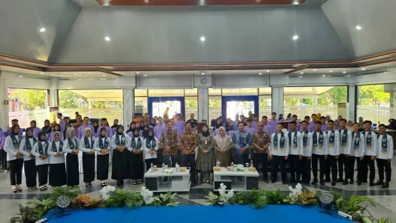 Foto Bersama usai acara pembukaan Jambore Ajang Kreativitas dan Apresiasi Duta Generasi Berencana (GenRe) Tahun 2026 di Gedung Balairung Tuntung Pandang, Pelaihari, Selasa (04/08/2026).
