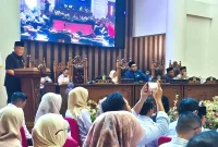 Suasana Rapat Paripurna DPRD Kabupaten Tanah Bumbu dengan agenda penyampaian jawaban Bupati terhadap pemandangan umum fraksi-fraksi terkait RAPBD Perubahan Tahun Anggaran 2026, di Ruang Utama DPRD Tanah Bumbu, Rabu (02/09/2026).