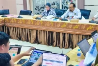 Sejumlah anggota Badan Anggaran DPRD Tanah Bumbu mengikuti pembahasan RAPBD Perubahan Tahun Anggaran 2026 bersama jajaran SKPD di ruang rapat DPRD Tanah Bumbu, Kamis (10/09/2026).