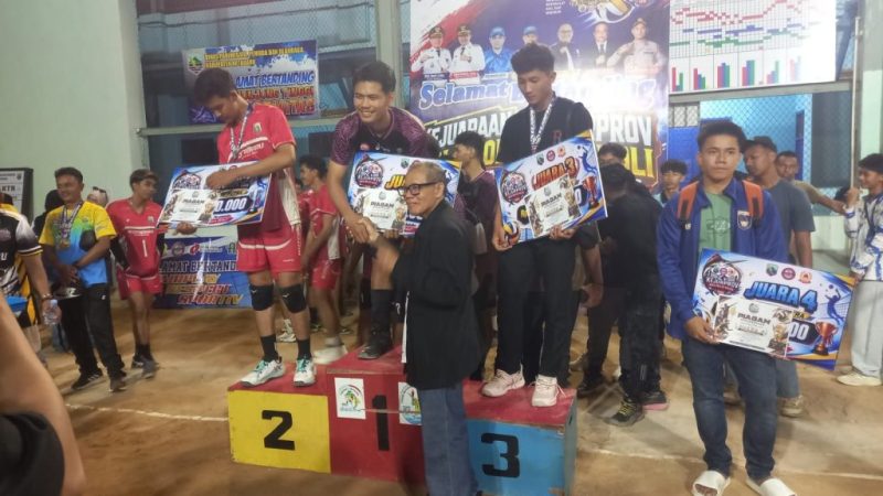 Tim Voli Tanah Bumbu meraih dua gelar juara 1 kategori umum putra dan putri pada Kejurprov Voli Indoor 2026 di Kotabaru.