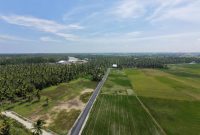Jalan di Desa Rantau Panjang Hulu, Kecamatan Kusan Hilir, Tanah Bumbu, yang telah diaspal dan kini menunjang mobilitas warga, petani, serta akses menuju sekolah, Senin (31/8/2026).
