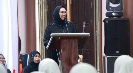 Ketua TP PKK Kabupaten Tanah Bumbu Andi Irmayani Rudi Latif menghadiri Peringatan Maulid Nabi Muhammad SAW Tahun 2026 di Gedung Aksi Merah Putih Kapet, Simpang Empat, Selasa (1/9/2026).