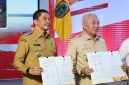 Gubernur Kalimantan Selatan H. Muhidin mengapresiasi Bupati Tanah Bumbu Andi Rudi Latif atas dukungan penerangan jalan di jalur strategis Batulicin-Banjarbaru.
