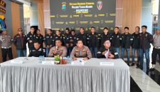 Kapolres Tanah Bumbu AKBP Novy Adi Wibowo saat memimpin konferensi pers pengungkapan kasus dugaan persetubuhan anak di Pendopo Gajah Mada, Kamis (03/09/2026).