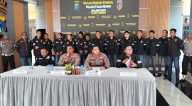 Kapolres Tanah Bumbu AKBP Novy Adi Wibowo saat memimpin konferensi pers pengungkapan kasus dugaan persetubuhan anak di Pendopo Gajah Mada, Kamis (03/09/2026).