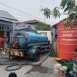 Warga RT 64, Kelurahan Teluk Dalam, Kecamatan Banjarmasin Tengah, mendapatkan bantuan air bersih sekaligus tandon air