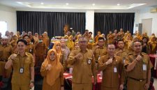 Staf Ahli Bidang Ekonomi, Pembangunan, dan SDM Tanah Bumbu Adrianto Wicaksono saat mewakili Bupati Andi Rudi Latif membuka Workshop Peningkatan Kapasitas SDM BLUD di Batulicin, Selasa (8/9/2026).