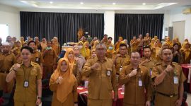 Staf Ahli Bidang Ekonomi, Pembangunan, dan SDM Tanah Bumbu Adrianto Wicaksono saat mewakili Bupati Andi Rudi Latif membuka Workshop Peningkatan Kapasitas SDM BLUD di Batulicin, Selasa (8/9/2026).