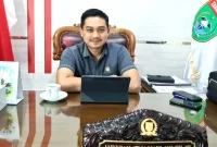 Ketua DPRD Tanah Bumbu Andrean Atma Maulani menyampaikan ajakan kepada masyarakat untuk memperkuat persatuan, menjaga kebersamaan, dan mengamalkan nilai-nilai Pancasila dalam momentum Hari Kesaktian Pancasila 2026.
https://wartabanjar.com/2026/10/03/ketua-dprd-tanah-bumbu-serukan-semangat-gotong-royong-dan-kebersamaan-di-hari-kesaktian-pancasila.