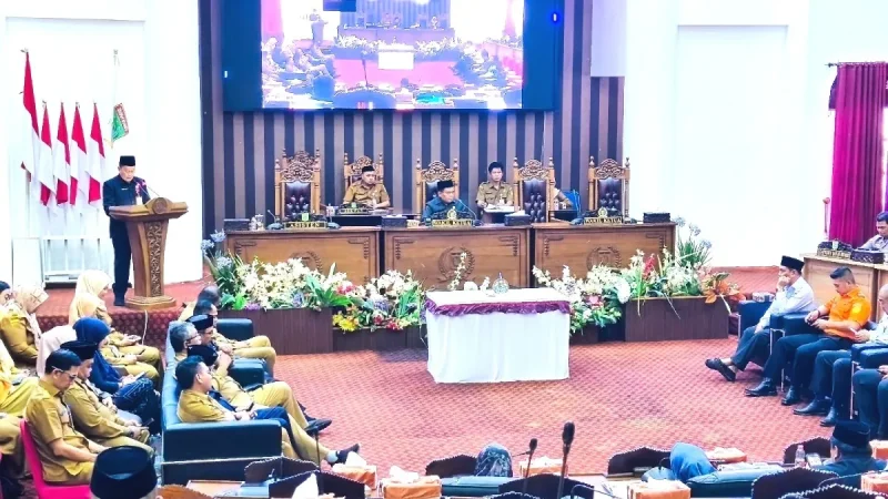 Suasana rapat paripurna DPRD Tanah Bumbu saat penyampaian pendapat Bupati terhadap dua Raperda inisiatif DPRD, Selasa (6/10/2026).