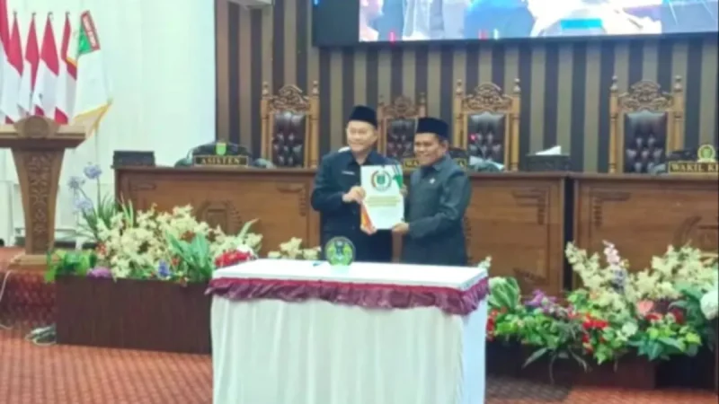 Rapat paripurna DPRD Tanah Bumbu menyetujui perubahan Perda tentang Badan Permusyawaratan Desa.
