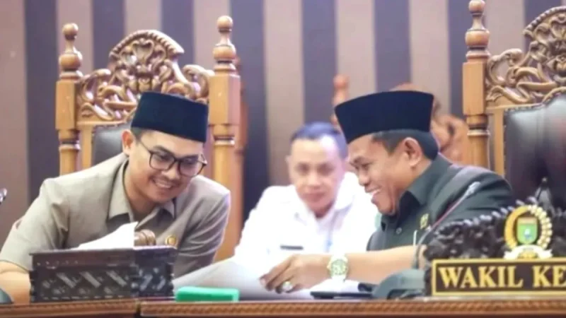 Rapat paripurna DPRD Tanah Bumbu membahas Raperda Penanggulangan Kemiskinan dan Pengembangan SDM.
