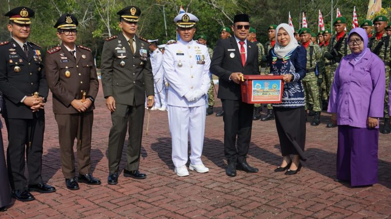 Wakil Bupati Kotabaru Syairi Mukhlis menghadiri upacara peringatan HUT ke-81 TNI di Lapangan Apel Lanal Kotabaru, Senin (5/10/2026).
