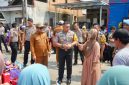 Kapolres Tanah Bumbu mendatangi Gang Andalas, Jalan Transmigrasi Pelajau, RT 13, Kelurahan Kampung Baru, Kecamatan Simpang Empat