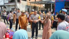Kapolres Tanah Bumbu mendatangi Gang Andalas, Jalan Transmigrasi Pelajau, RT 13, Kelurahan Kampung Baru, Kecamatan Simpang Empat