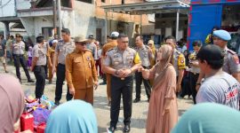 Kapolres Tanah Bumbu mendatangi Gang Andalas, Jalan Transmigrasi Pelajau, RT 13, Kelurahan Kampung Baru, Kecamatan Simpang Empat