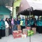 Ketua TP PKK Kabupaten Tanah Bumbu, Andi Irmayani Rudi Latif, bersama pengurus meninjau lokasi kebakaran dan menyerahkan bantuan kepada warga terdampak di Gang Andalas, Kelurahan Kampung Baru, Kecamatan Simpang Empat, Kamis (22/10/2026).