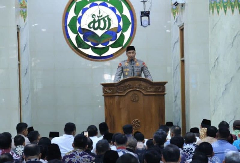 Kapolri Jenderal Polisi Suyudi Ario Seto saat menjadi khatib salat Jumat di Masjid Al-Ikhlas, Mabes Polri, Jumat (9/10/2026).
