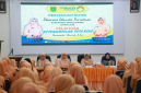 Pertemuan rutin DWP Tanah Bumbu di Gedung Sekretariat TP PKK Kapet dirangkai dengan pelatihan keterampilan tata rias.