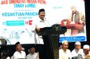 Bupati Tanah Bumbu Andi Rudi Latif menyampaikan sambutan pada Tabligh Akbar Aksi Sinergitas Merah Putih dalam rangka Hari Kesaktian Pancasila di Ruang Terbuka Masjid Agung Al-Falah, Kecamatan Simpang Empat, Kamis (1/10/2026).