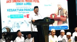 Bupati Tanah Bumbu Andi Rudi Latif menyampaikan sambutan pada Tabligh Akbar Aksi Sinergitas Merah Putih dalam rangka Hari Kesaktian Pancasila di Ruang Terbuka Masjid Agung Al-Falah, Kecamatan Simpang Empat, Kamis (1/10/2026).