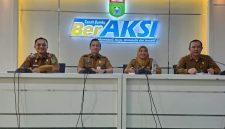 Sekda Tanah Bumbu Yulian Herawati melaunching Dashboard Aksi SIMPATI sebagai inovasi pengelolaan sampah terintegrasi dan berbasis data, Senin (28/9/2026).